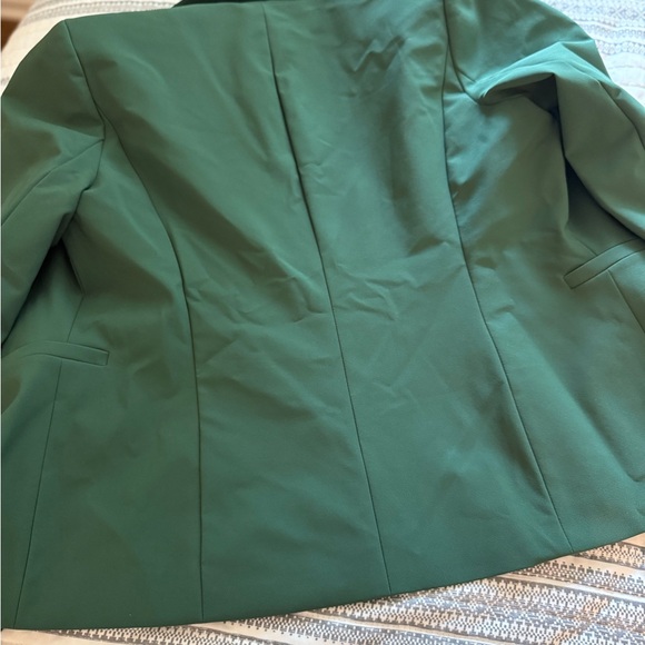 Nicole Miller Green Skirt Suit set - Large blazer and XL skirt - Picture 10 of 11